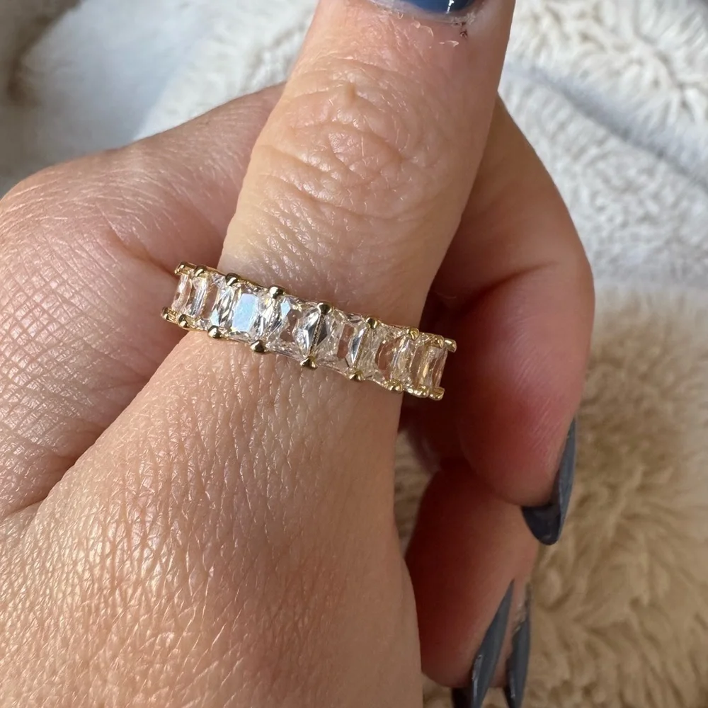 Elegant Gold tone Women's Ring size 7